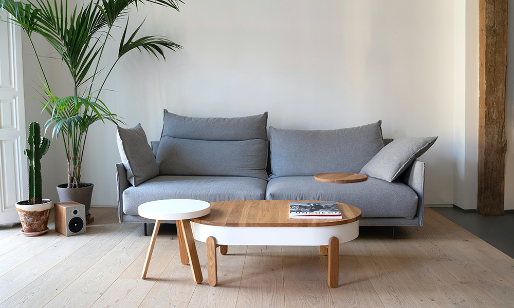 ソファーとテーブル